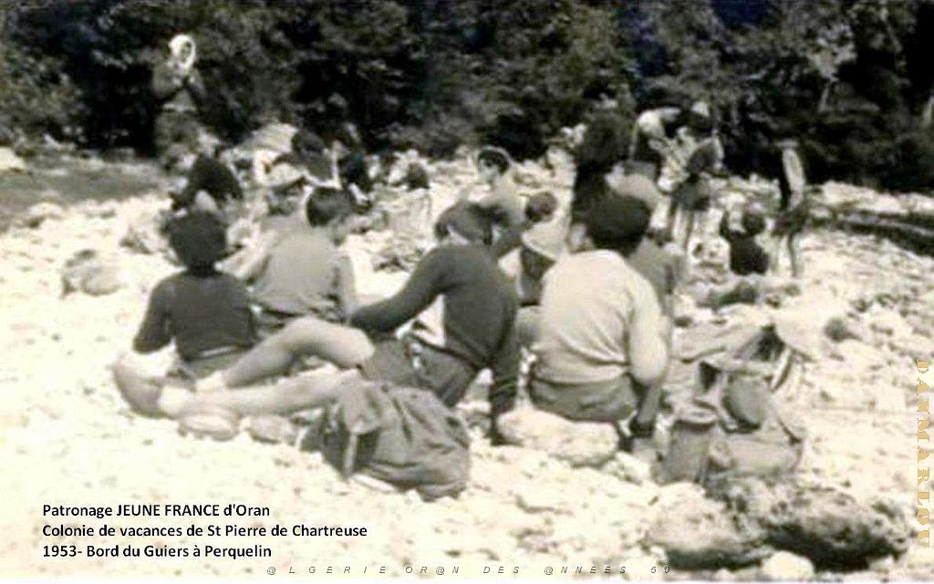 COLO JEUNE FRANCE 1953 au bord du Guiers a Perquelin 2.jpg